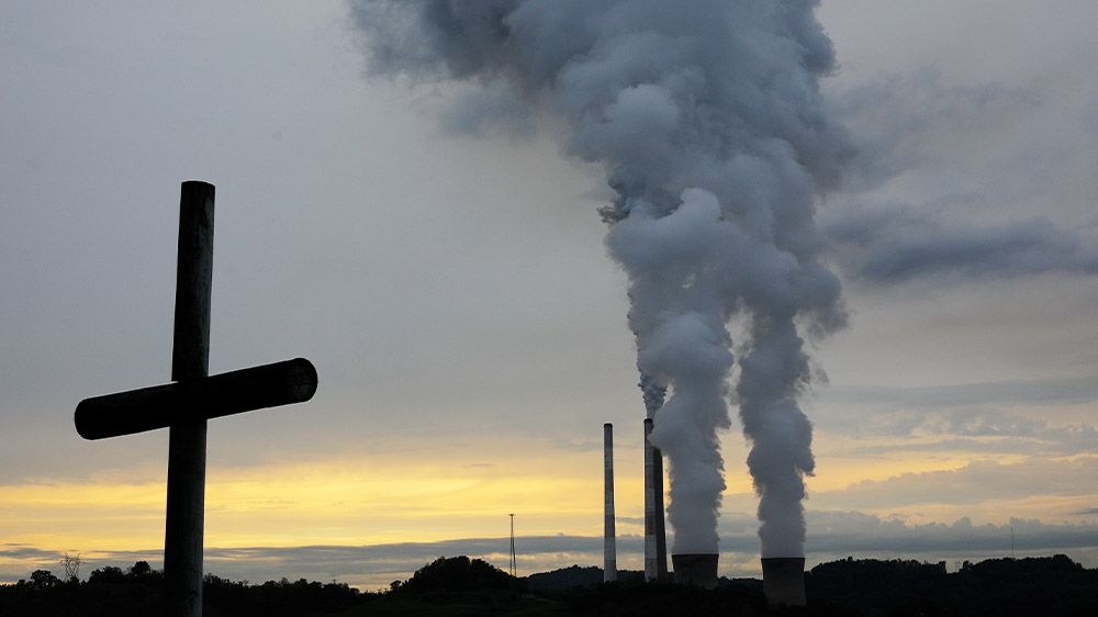 Exhaust rises from the stacks of the coal-fired Harrison Power Station in the US state of West Virginia. UN Secretary General Antonio Guterres says no new coal-burning stations should be built after 2020.