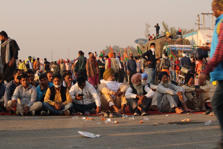 Thousands of protesting farmers have been blocking several highway crossings