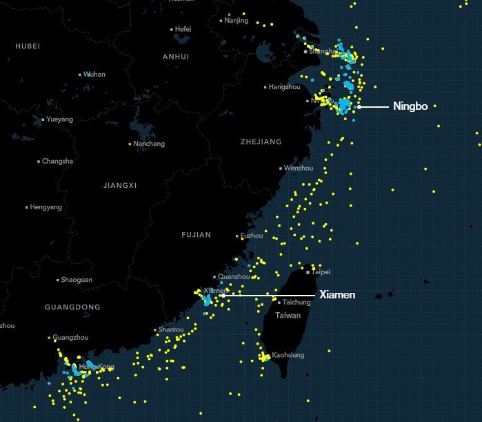 Container vessel positions, as of Aug. 17, heatmapped in yellow, with anchored vessels in blue.