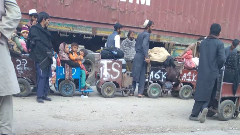 The queue at the Torkham border crossing from Afghanistan to Pakistan [Courtesy of Mahnaz Aliyar]