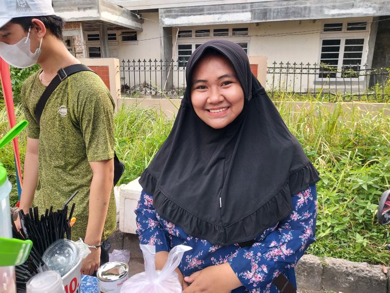 Dewi Putri is a newcomer to the takjil business [Aisyah Llewellyn]