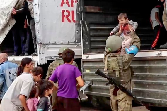 Thousands of Armenians flee from Nagorno-Karabakh