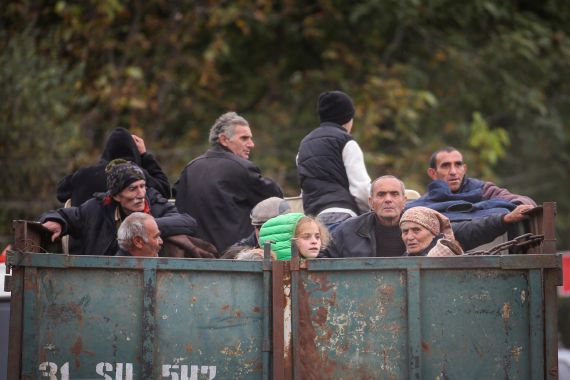 Thousands of Armenians flee from Nagorno-Karabakh