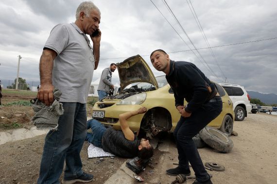 Thousands of Armenians flee from Nagorno-Karabakh