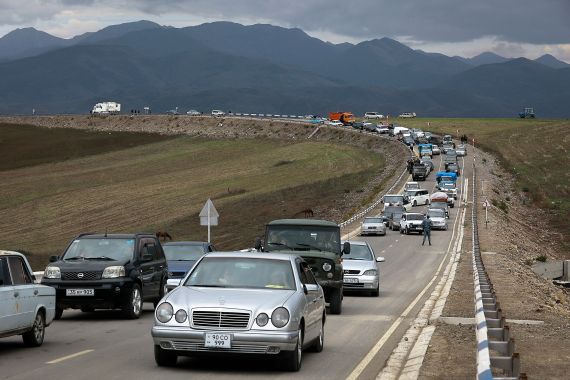 Thousands of Armenians flee from Nagorno-Karabakh