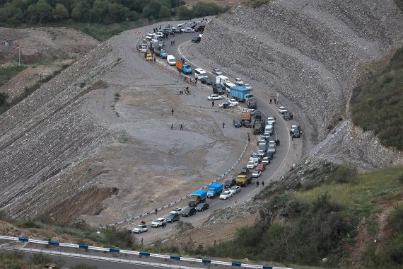 Thousands of Armenians flee from Nagorno-Karabakh