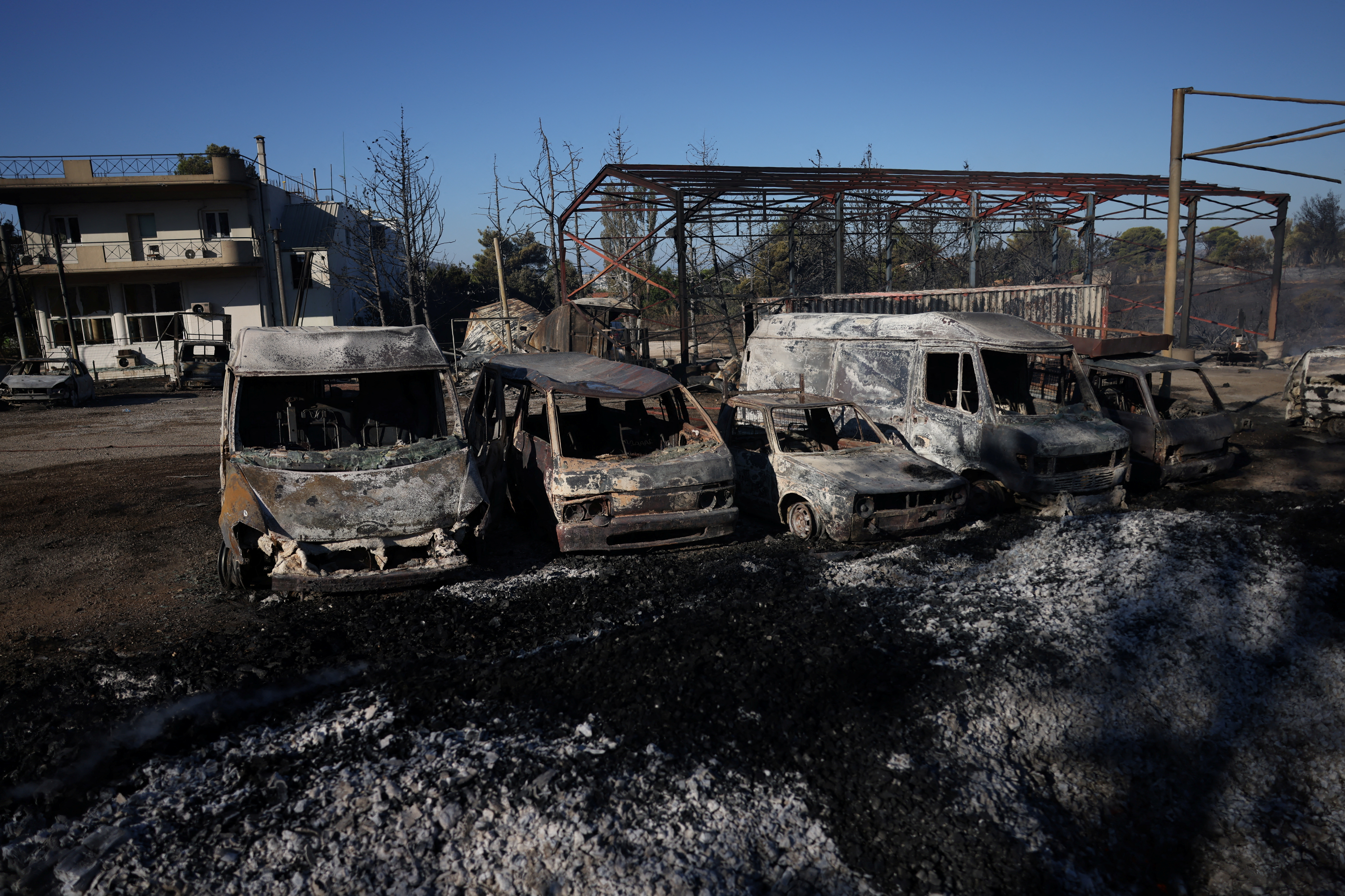 EU firefighters to join as Greece battles blaze