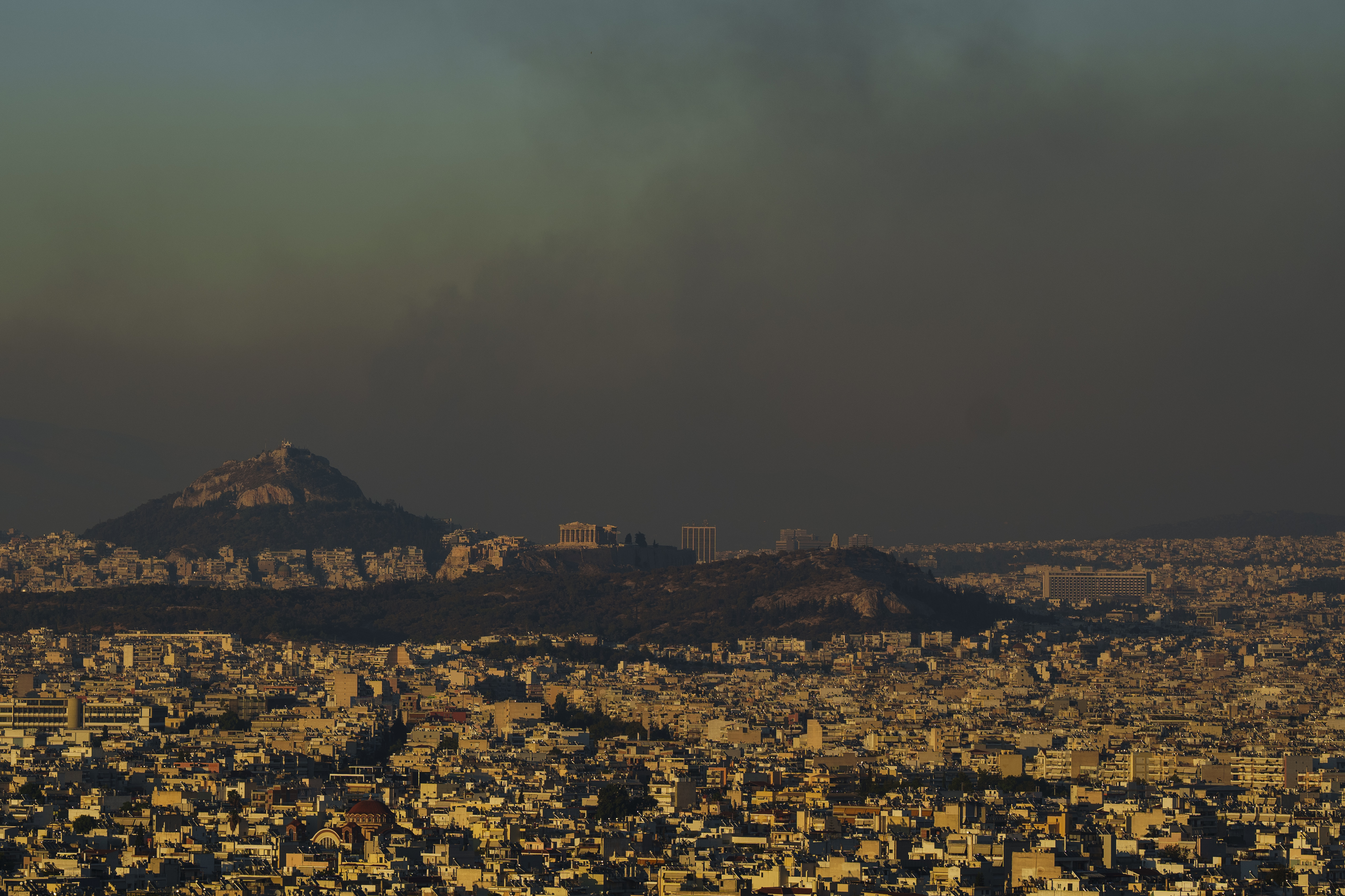 EU firefighters to join as Greece battles blaze