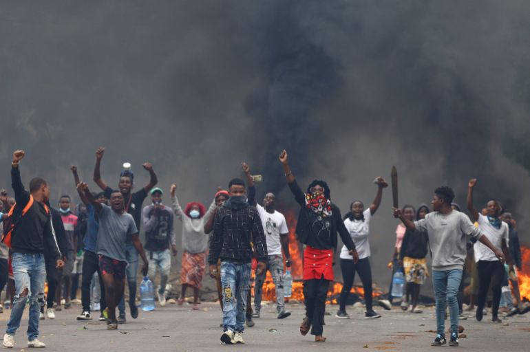 Protesters react during a demonstration against the election outcome, in Luis Cabral township in Maputo, Mozambique on November 7, 2024