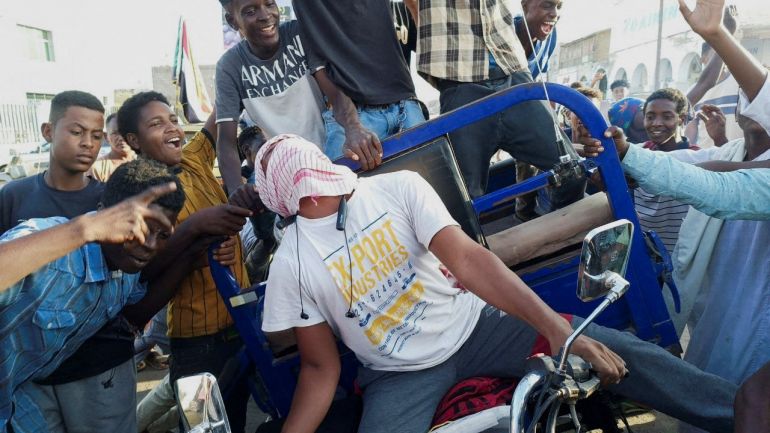 Sudanese citizens in Port Sudan celebrate following an announcement by the army that it entered the city of Wad Madani