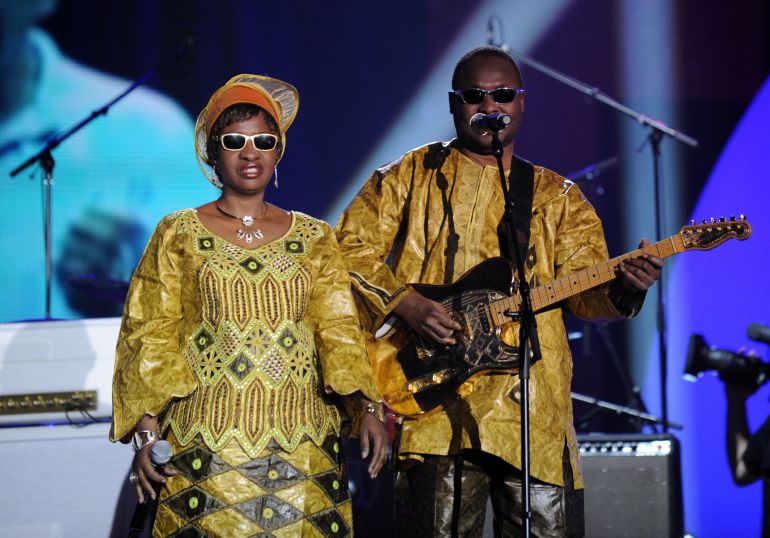 Malian singers Amadou et Mariam (L) perform on stage during a medley of Michael Jackson's best songs