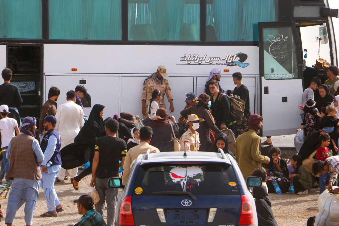 Afghan refugees arrive from Iran at Islam Qala border between Afghanistan and Iran