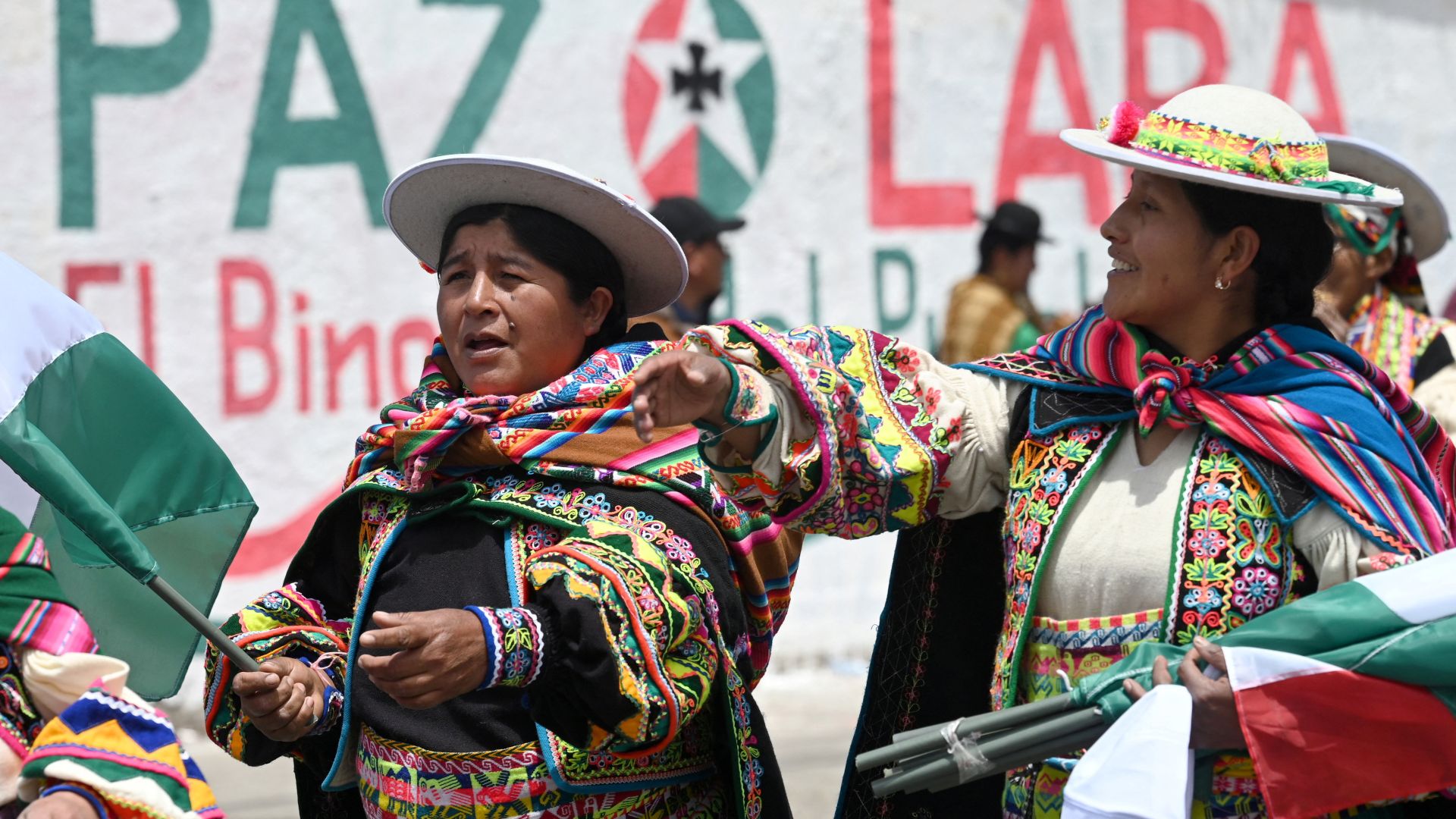 Indigenous women rally in support of Rodrigo Paz