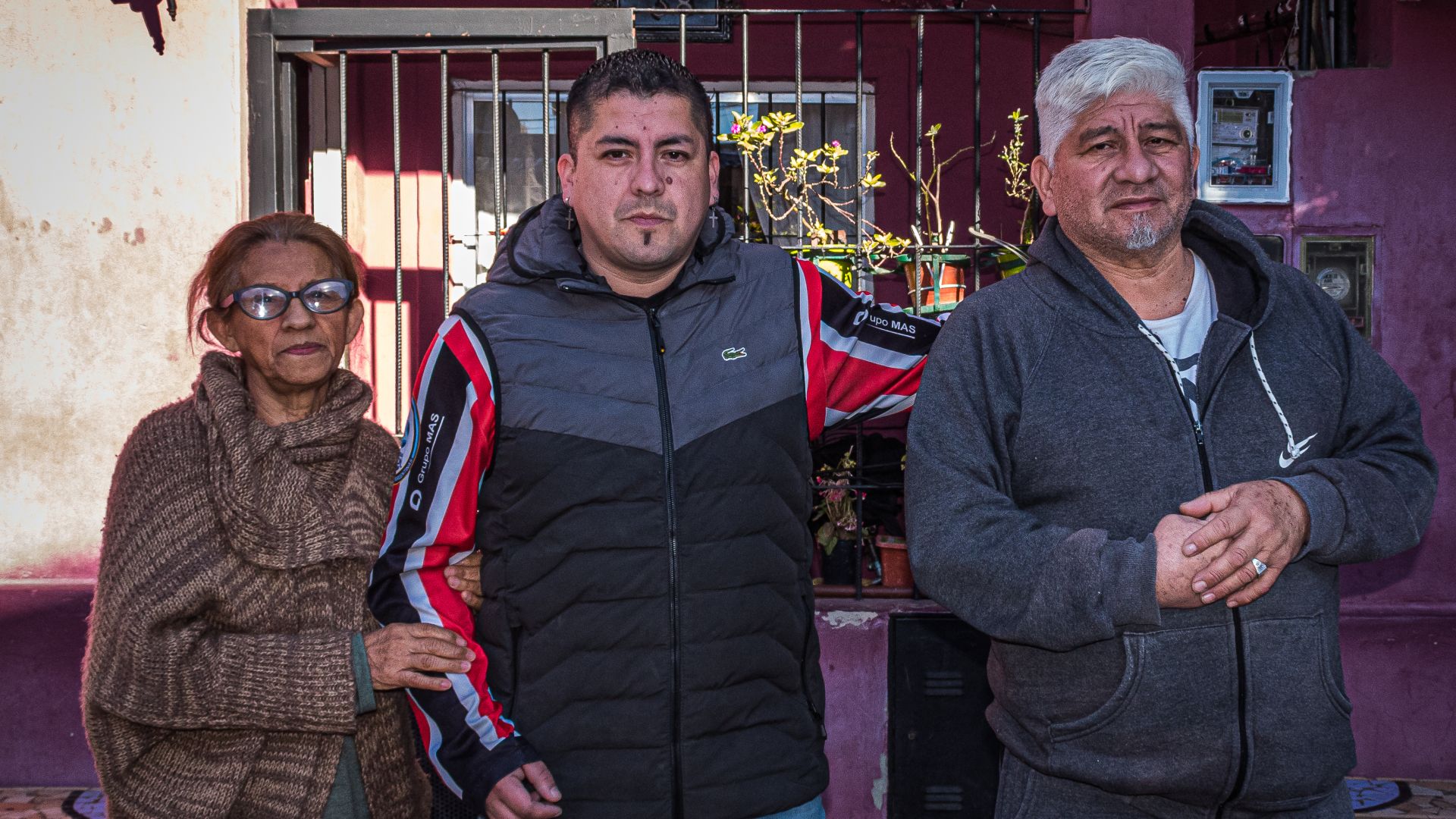 Jonathan Navarro with his mother and father on either side of him