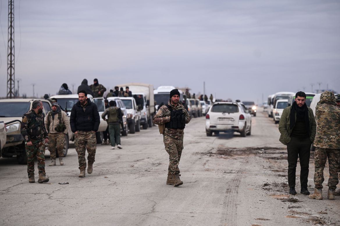 Syrian army enters the city after SDF withdraws from Dayr Hafir