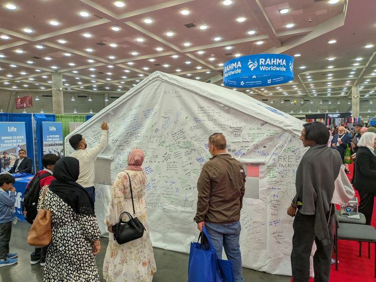 ICNA conference attendees on May 24 write messages of solidarity on a tent to be sent to Gaza