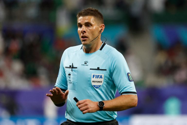 Australian referee Shaun Evans gestures during the Qatar 2023 AFC Asian Cup Group F football match between Saudi Arabia and Oman at the Khalifa International Stadium in Doha on January 16, 2024. (Photo by KARIM JAAFAR / AFP)