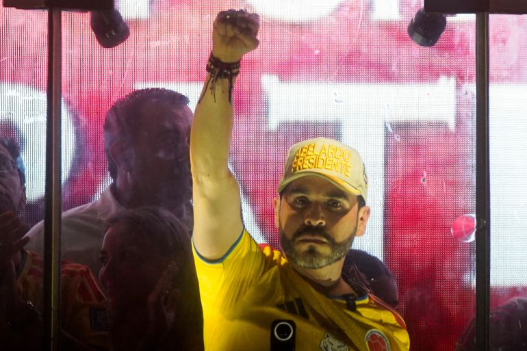 Colombian presidential candidate Abelardo De La Espriella of the political movement Defenders of the Homeland gestures as he addresses supporters after the results of the first round of the presidential election, in Barranquilla, Colombia May 31, 2026. REUTERS/Sergio Acero